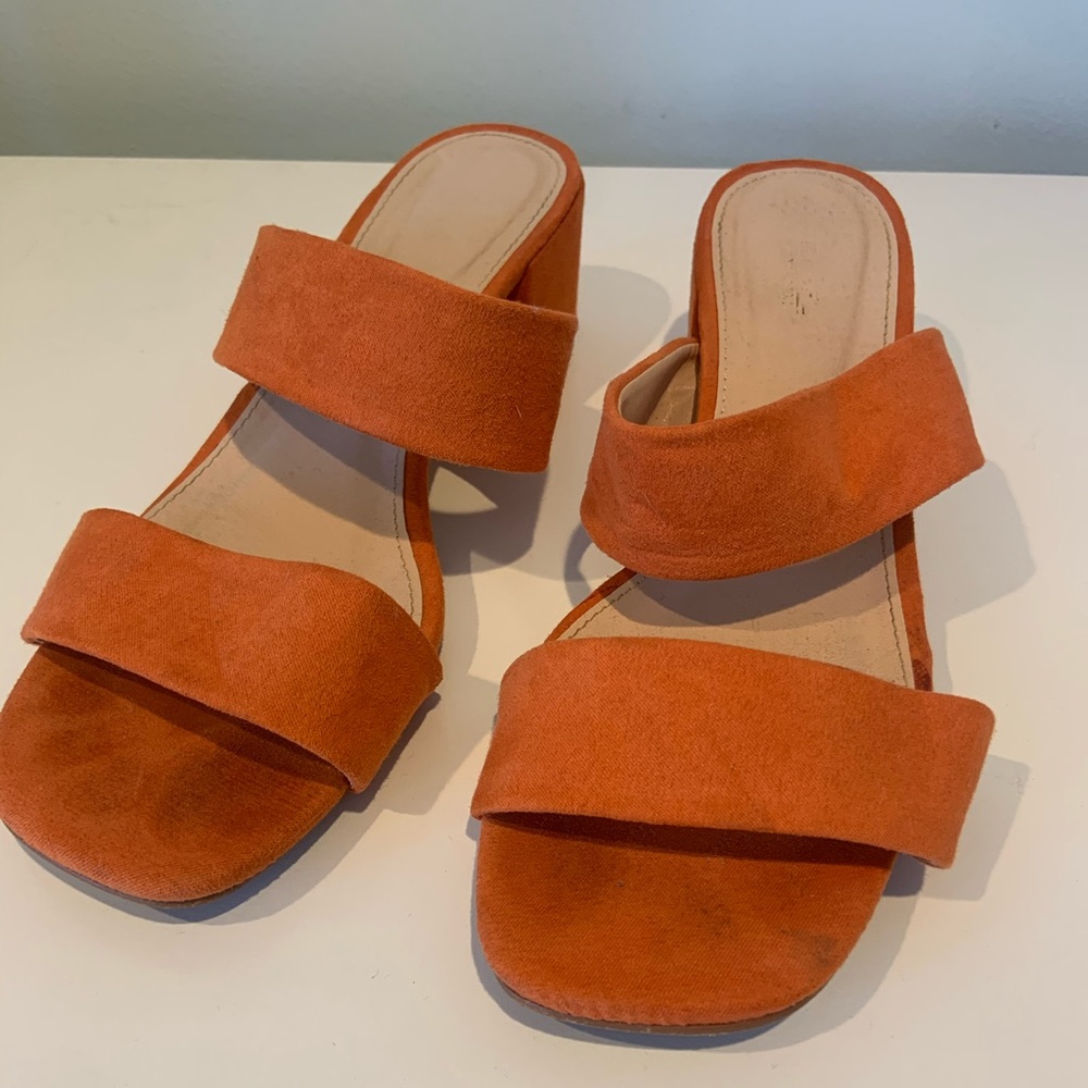 Strappy low heel sandal